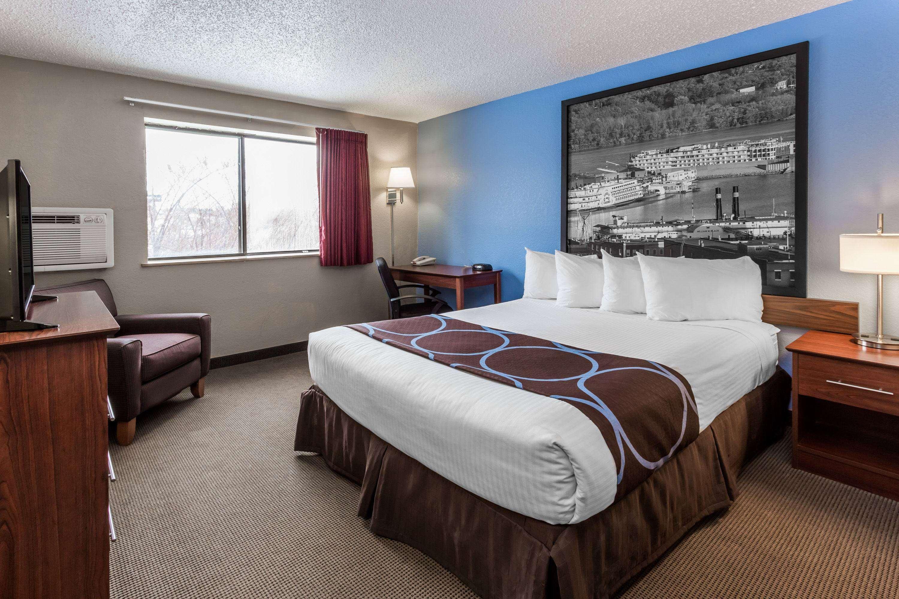 Super 8 By Wyndham Dubuque Motel Ngoại thất bức ảnh
