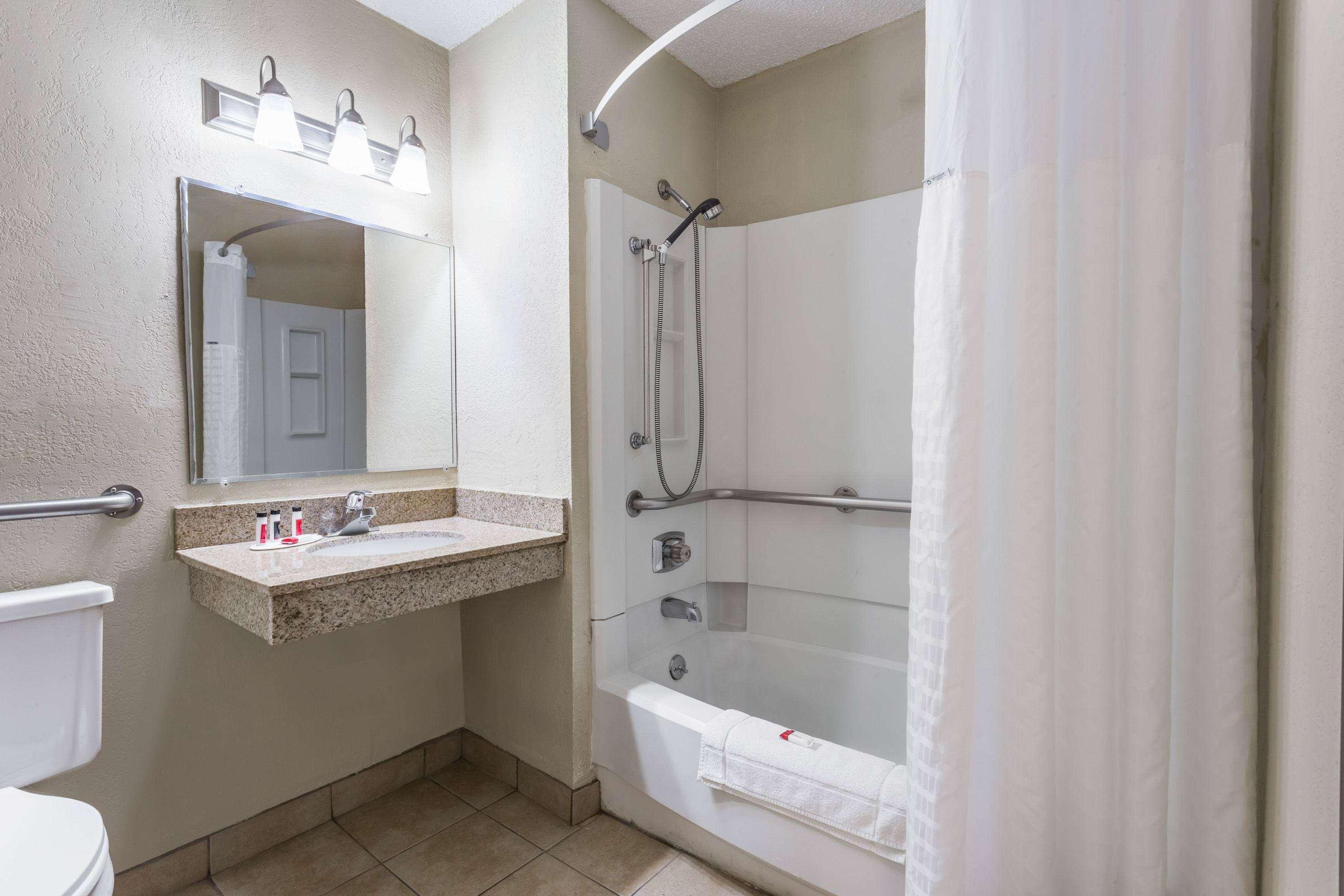 Super 8 By Wyndham Dubuque Motel Ngoại thất bức ảnh