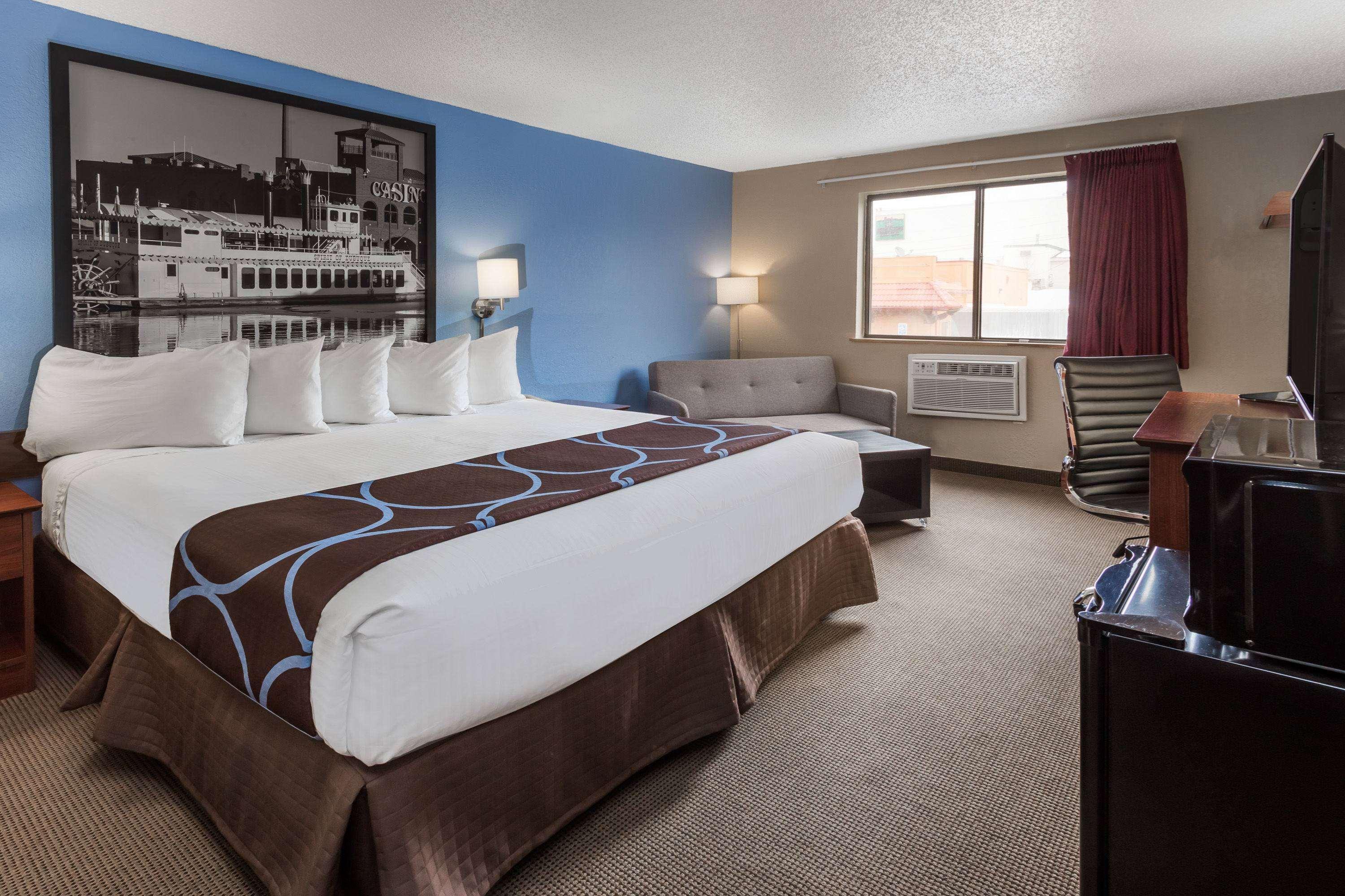 Super 8 By Wyndham Dubuque Motel Ngoại thất bức ảnh