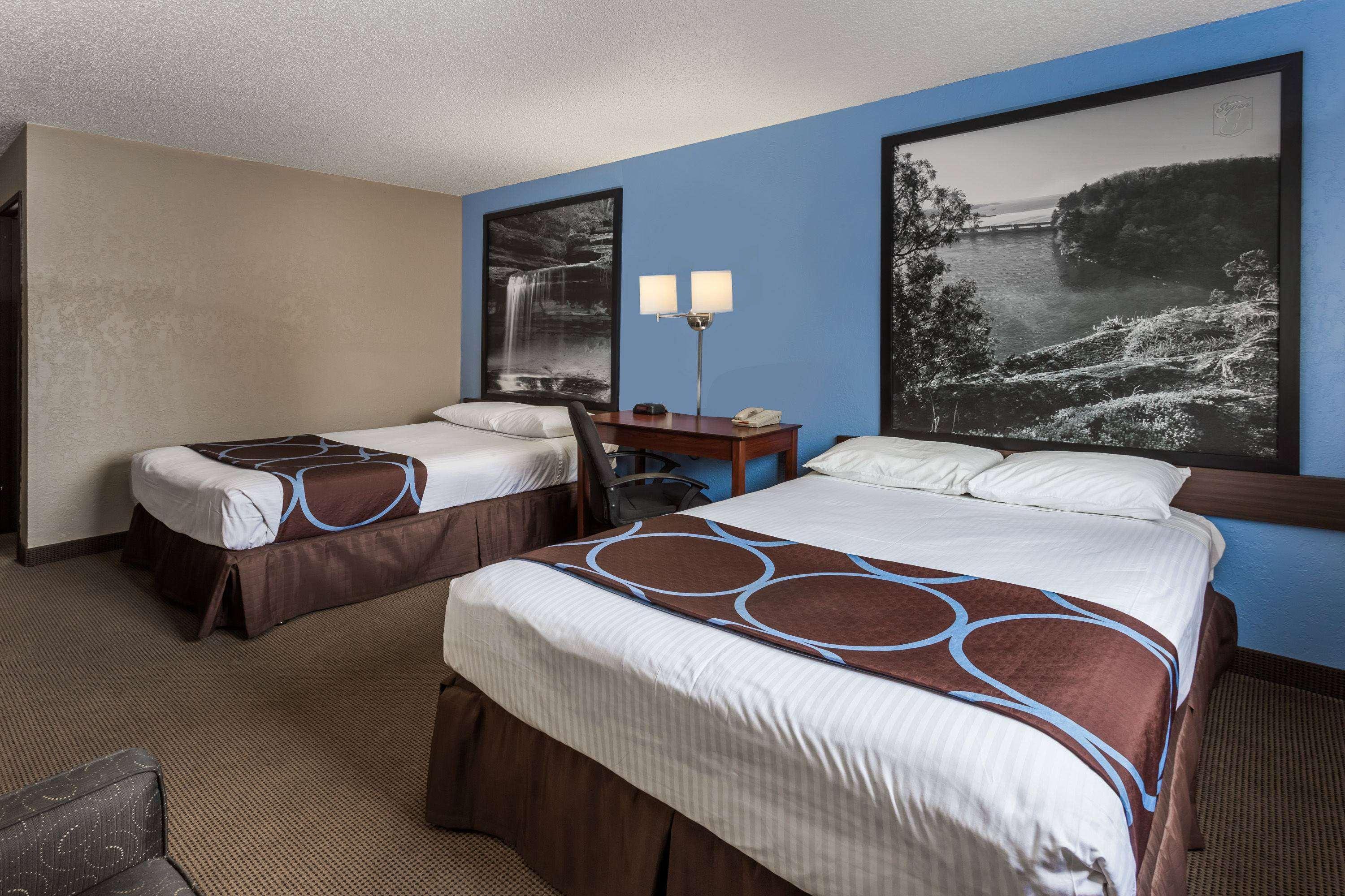 Super 8 By Wyndham Dubuque Motel Ngoại thất bức ảnh