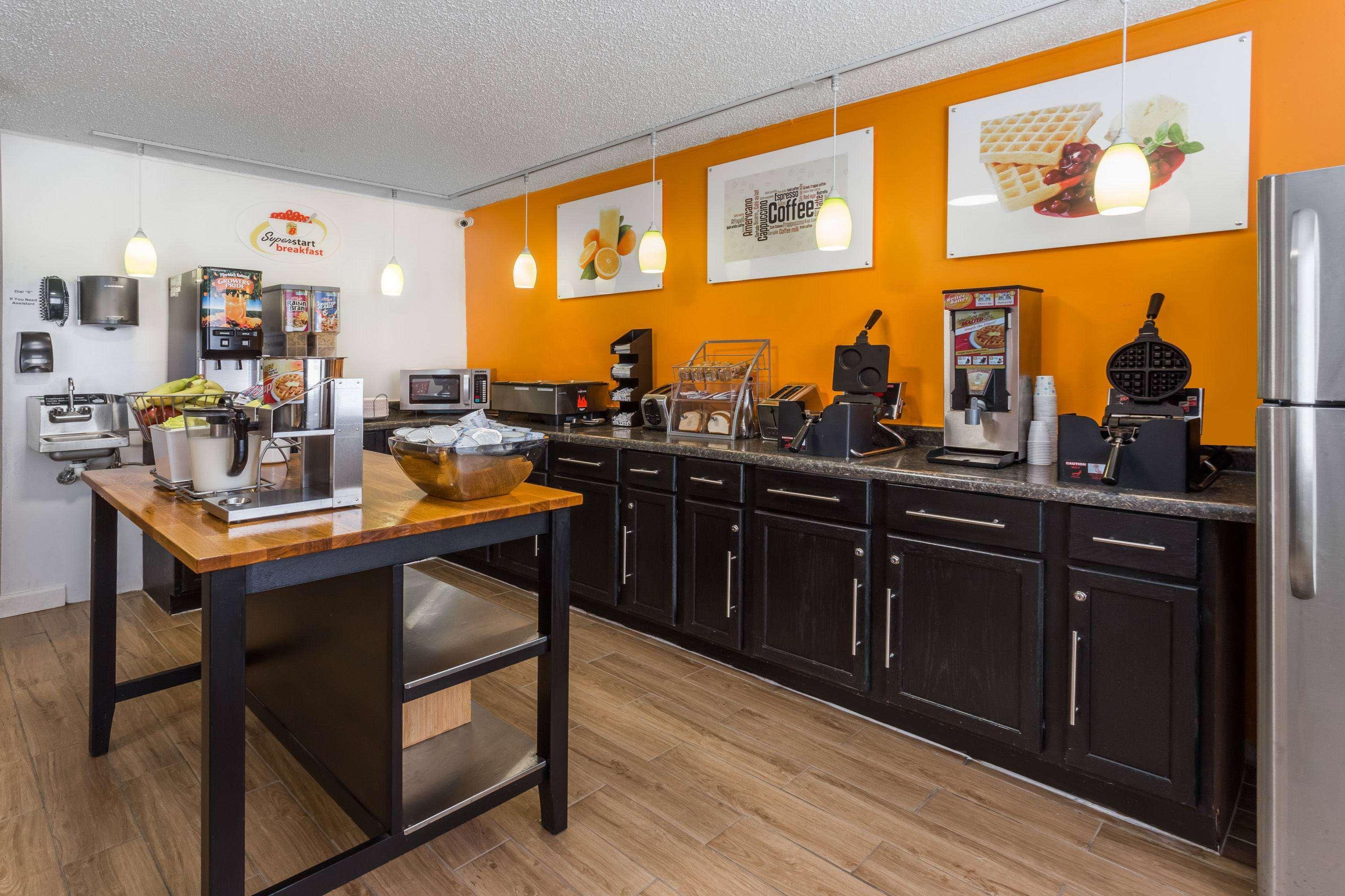 Super 8 By Wyndham Dubuque Motel Ngoại thất bức ảnh