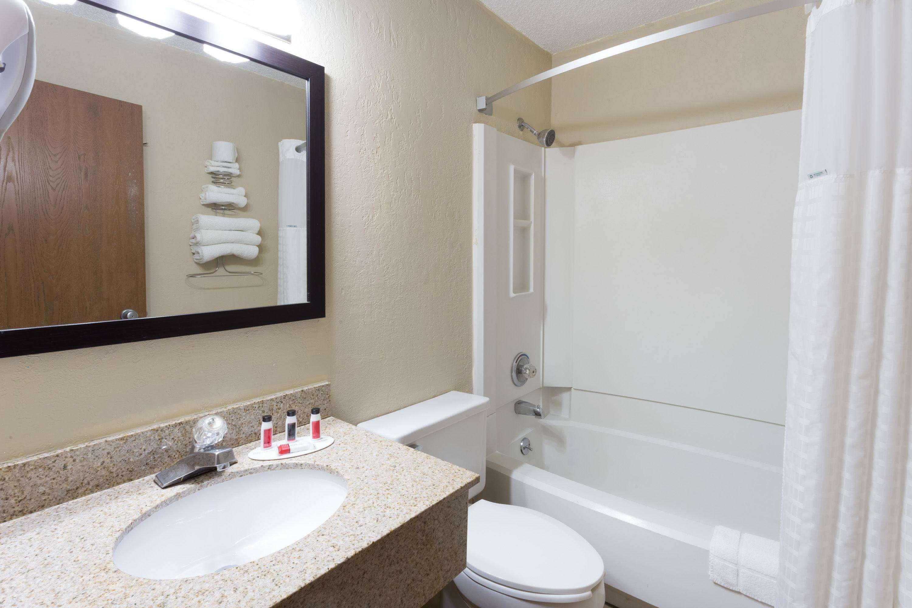 Super 8 By Wyndham Dubuque Motel Ngoại thất bức ảnh