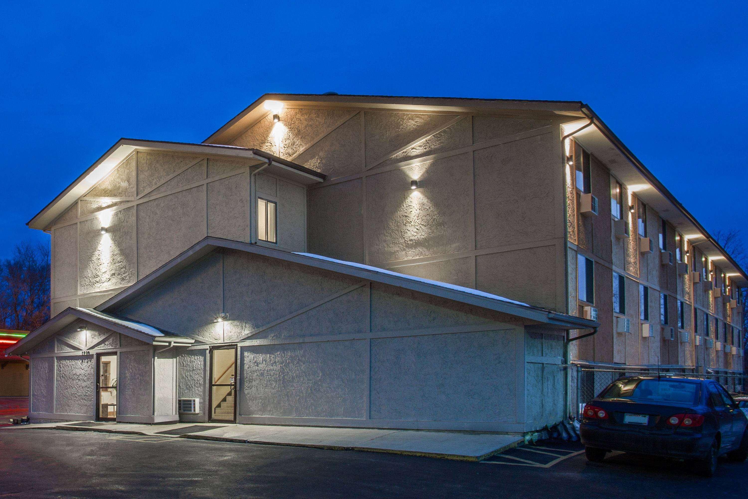 Super 8 By Wyndham Dubuque Motel Ngoại thất bức ảnh
