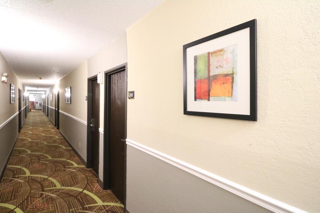 Super 8 By Wyndham Dubuque Motel Ngoại thất bức ảnh