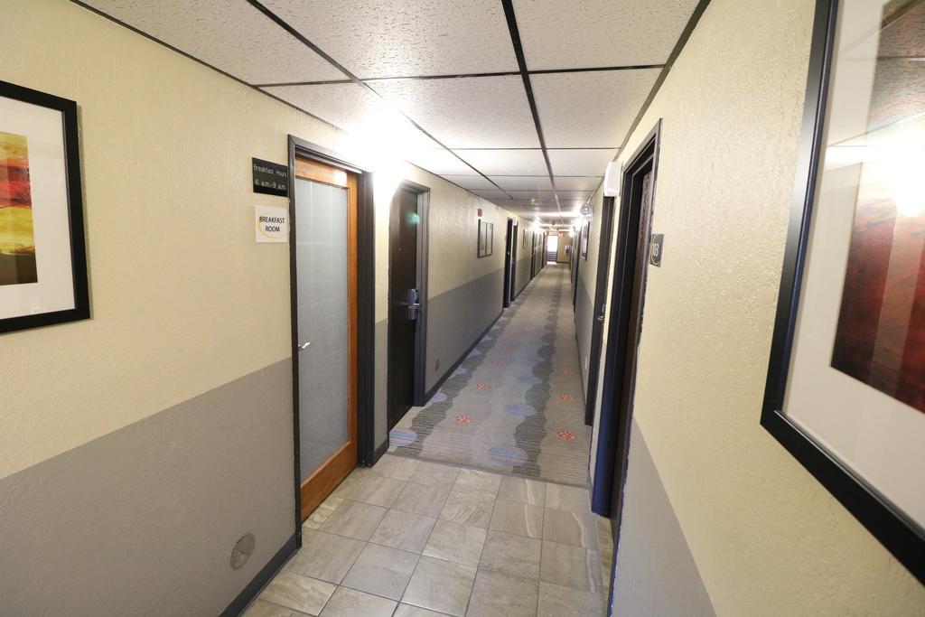 Super 8 By Wyndham Dubuque Motel Ngoại thất bức ảnh