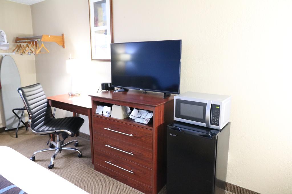 Super 8 By Wyndham Dubuque Motel Ngoại thất bức ảnh