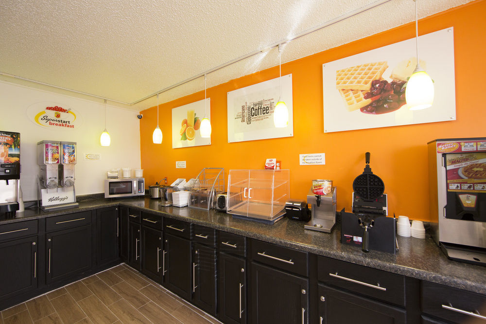 Super 8 By Wyndham Dubuque Motel Ngoại thất bức ảnh