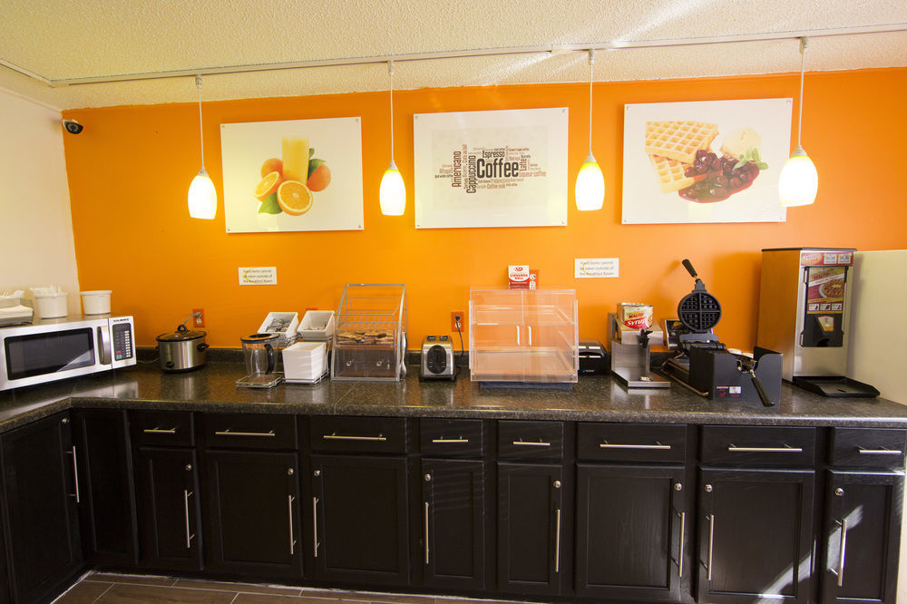Super 8 By Wyndham Dubuque Motel Ngoại thất bức ảnh