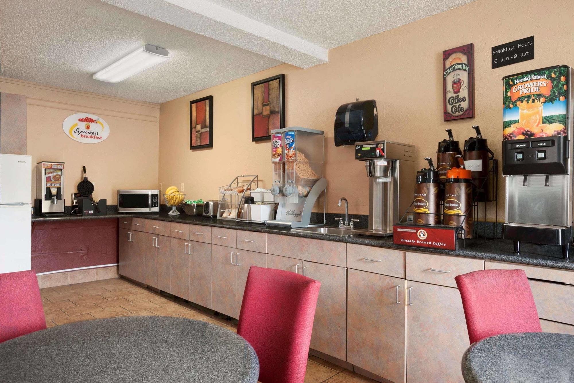 Super 8 By Wyndham Dubuque Motel Ngoại thất bức ảnh