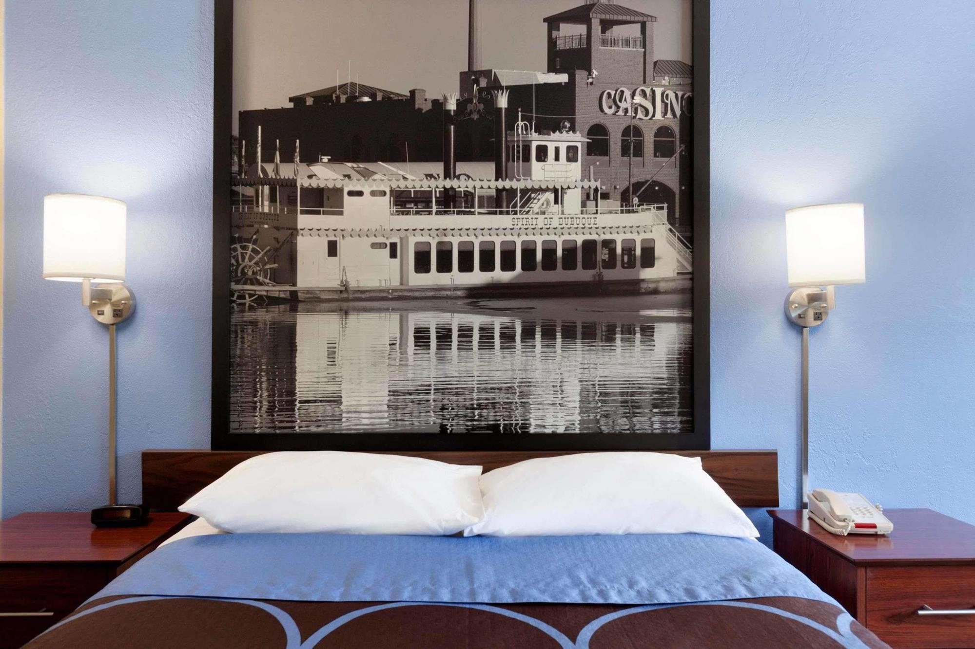 Super 8 By Wyndham Dubuque Motel Ngoại thất bức ảnh