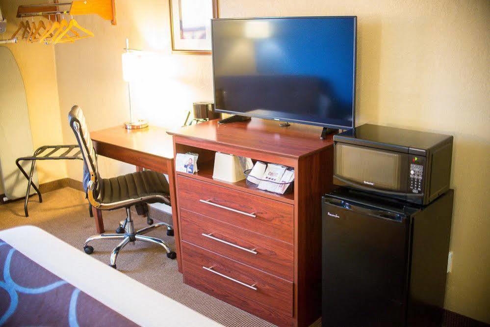 Super 8 By Wyndham Dubuque Motel Ngoại thất bức ảnh