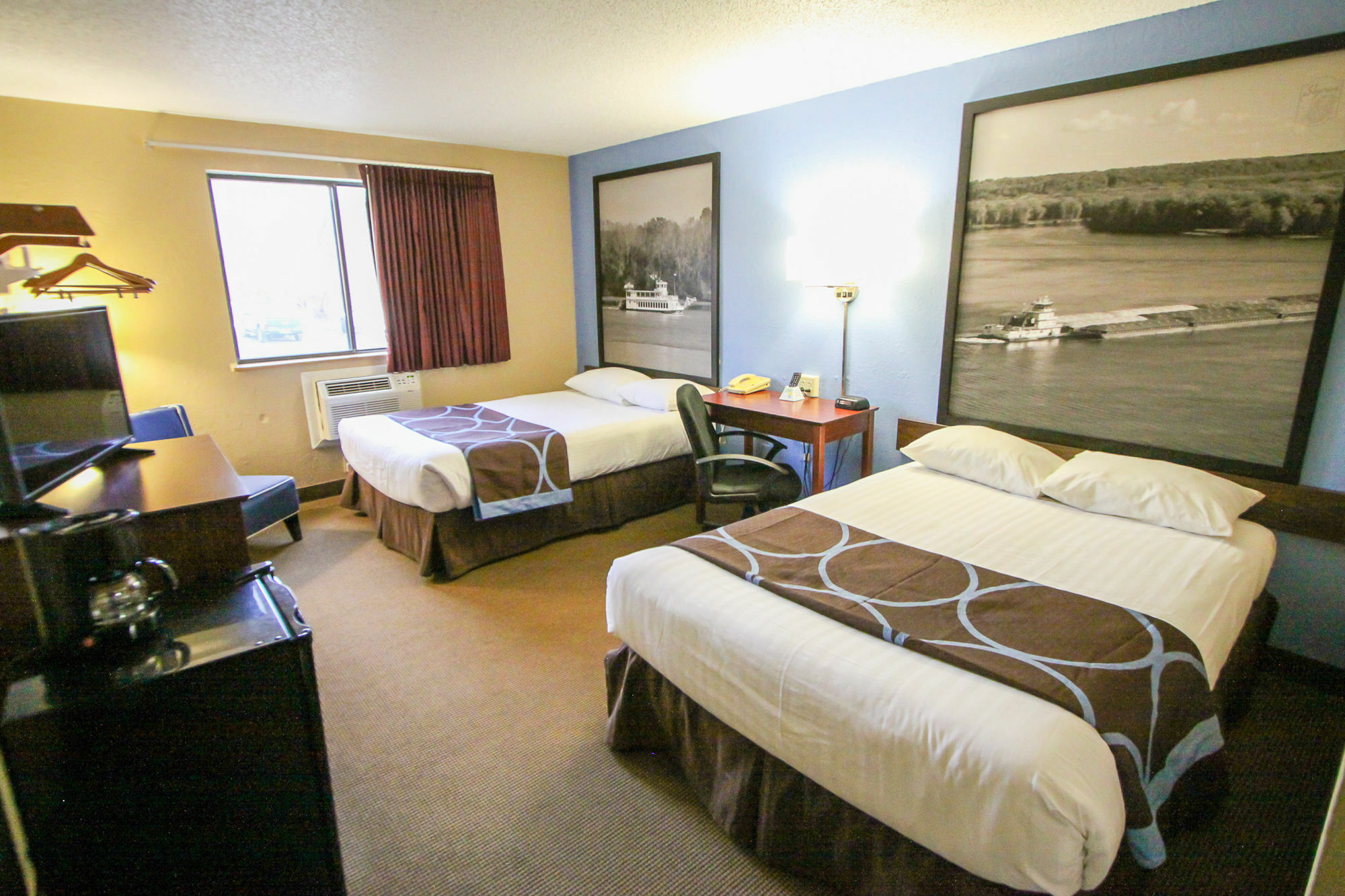 Super 8 By Wyndham Dubuque Motel Ngoại thất bức ảnh