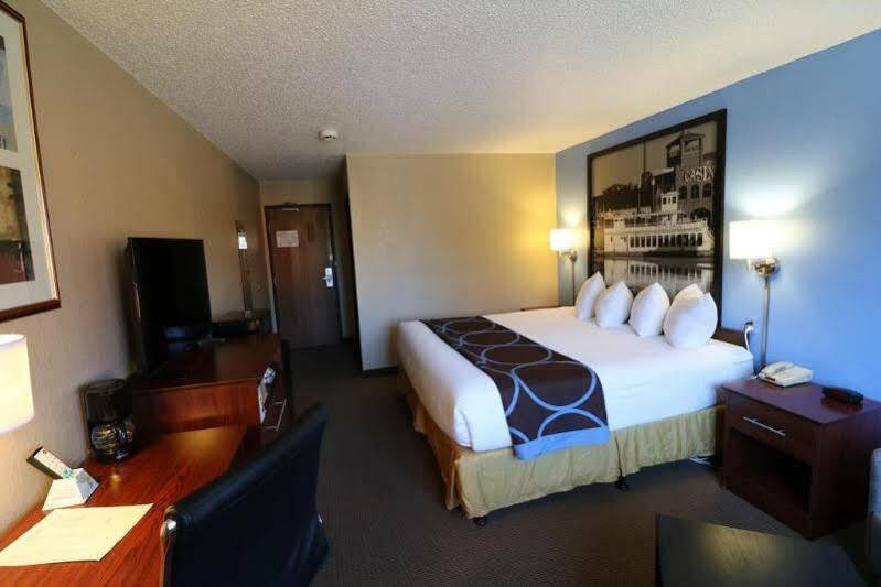 Super 8 By Wyndham Dubuque Motel Ngoại thất bức ảnh
