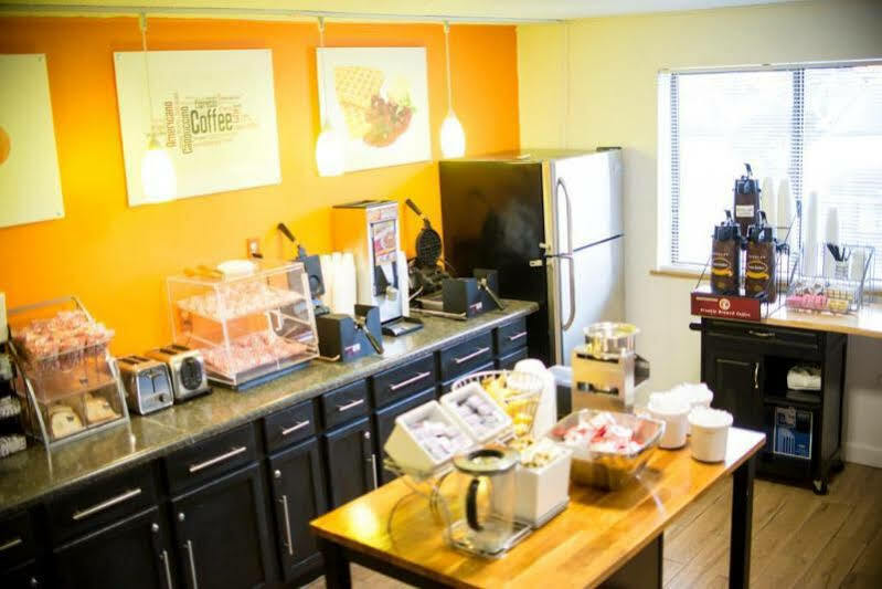 Super 8 By Wyndham Dubuque Motel Ngoại thất bức ảnh